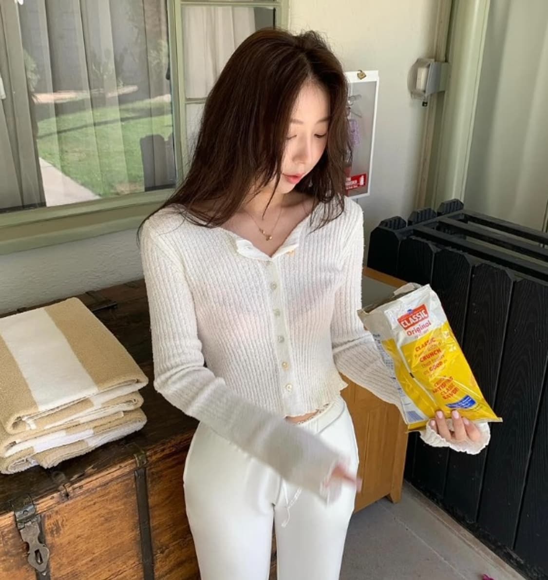 [시예 Siye] 루비 홀터넥 & 루비 가디건 세트 (화이트) 상품이미지1