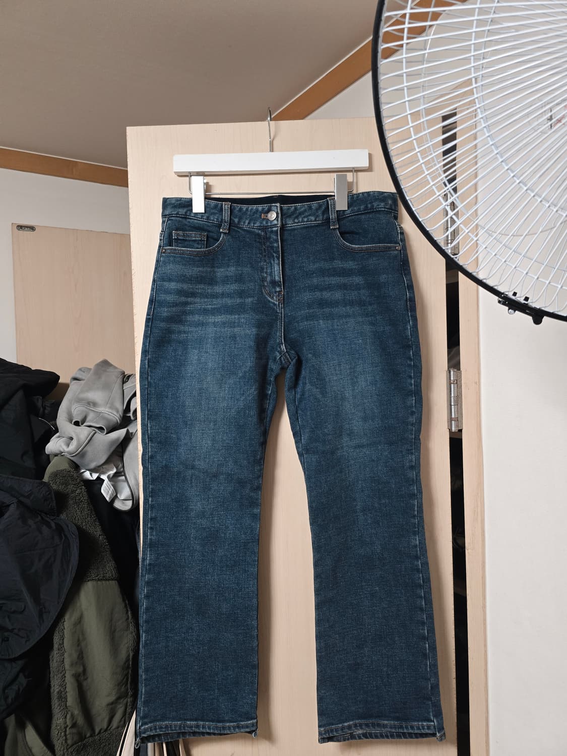 올포유 여성 뒷 이밴드 부츠컷 기모 데님바지
79  상품이미지1