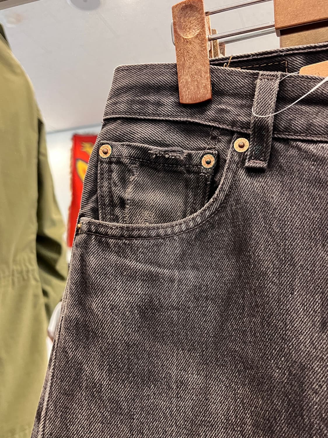 90s 리바이스 501 흑청 데님 팬츠 상품이미지4