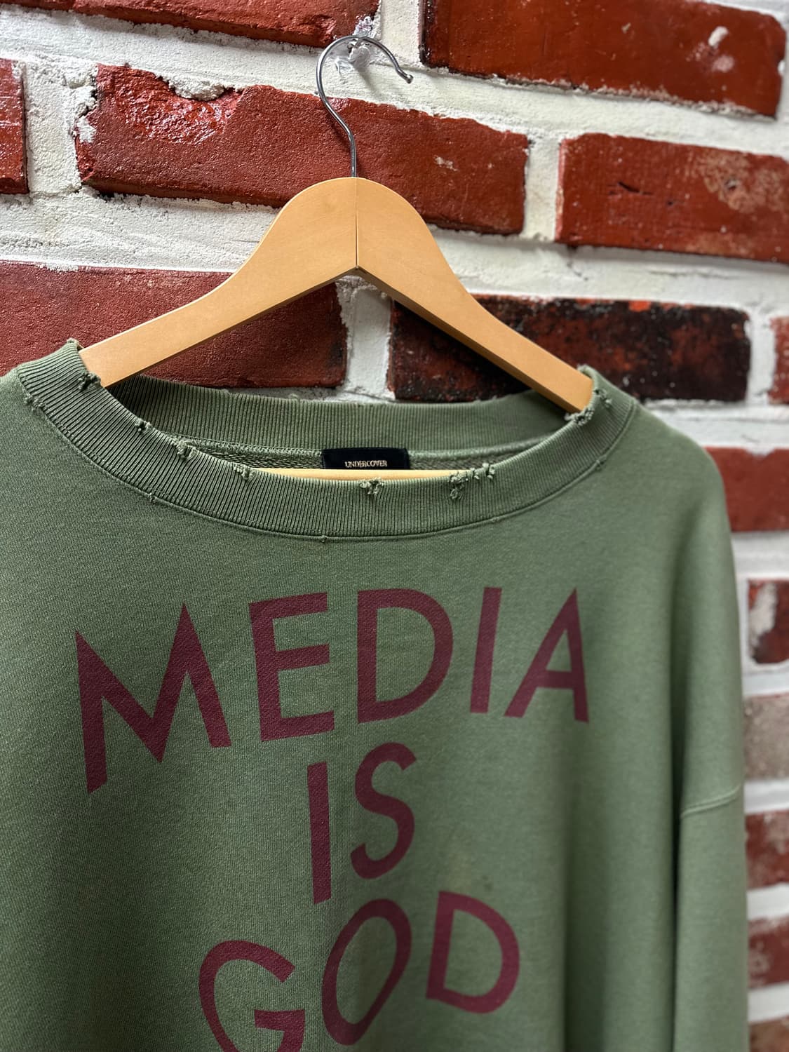 (2)언더커버 미디어이즈갓 맨투맨 카키 상품이미지4