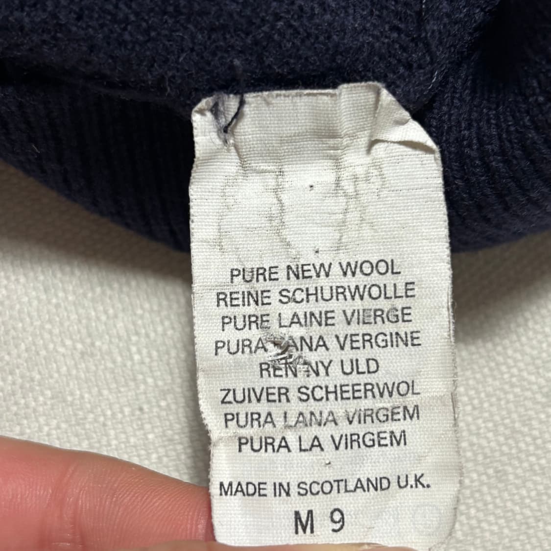 42 버버리 브이넥 네이비 니트  상품이미지5