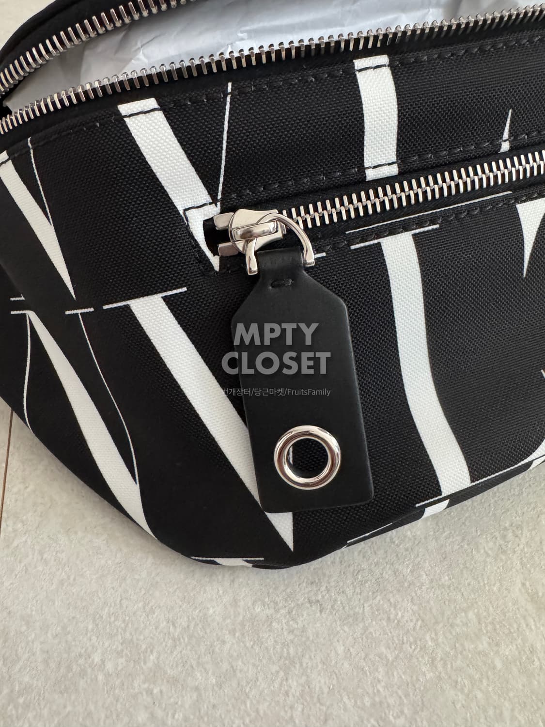 발렌티노 Times 로고 범백 벨트백 상품이미지3