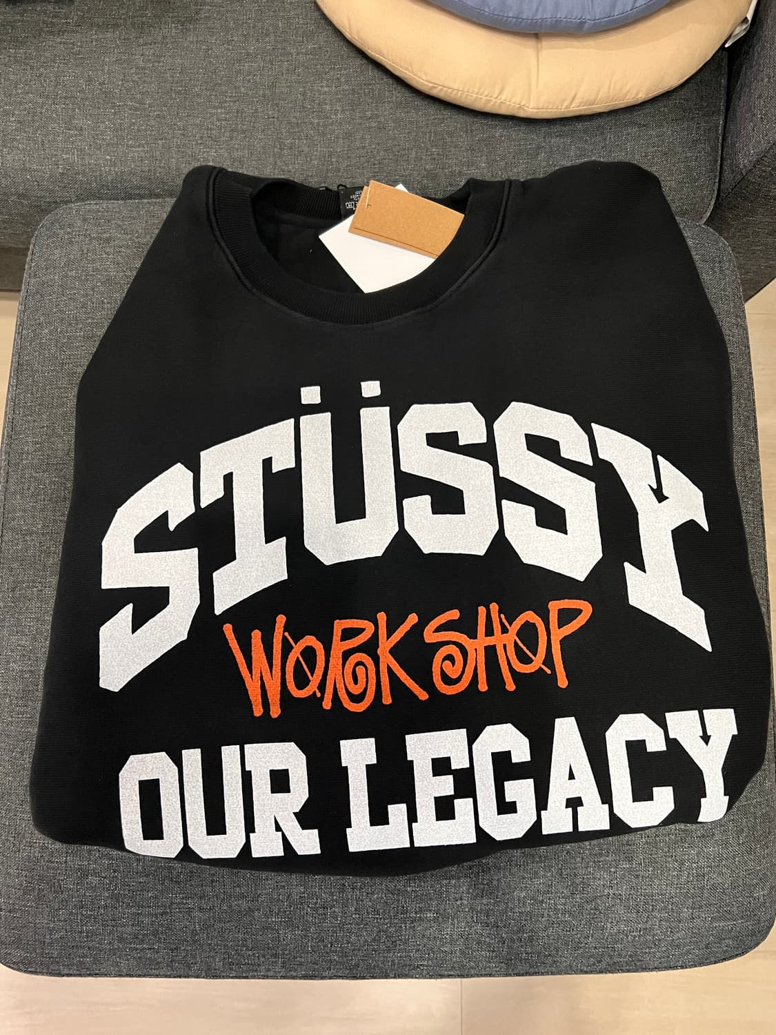 스투시 아워레가시 워크샵 맨투맨 상품이미지1