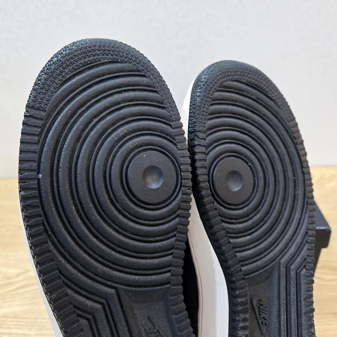 280 나이키 에어포스1 로우 블랙 화이트 82 컬러 상품이미지8