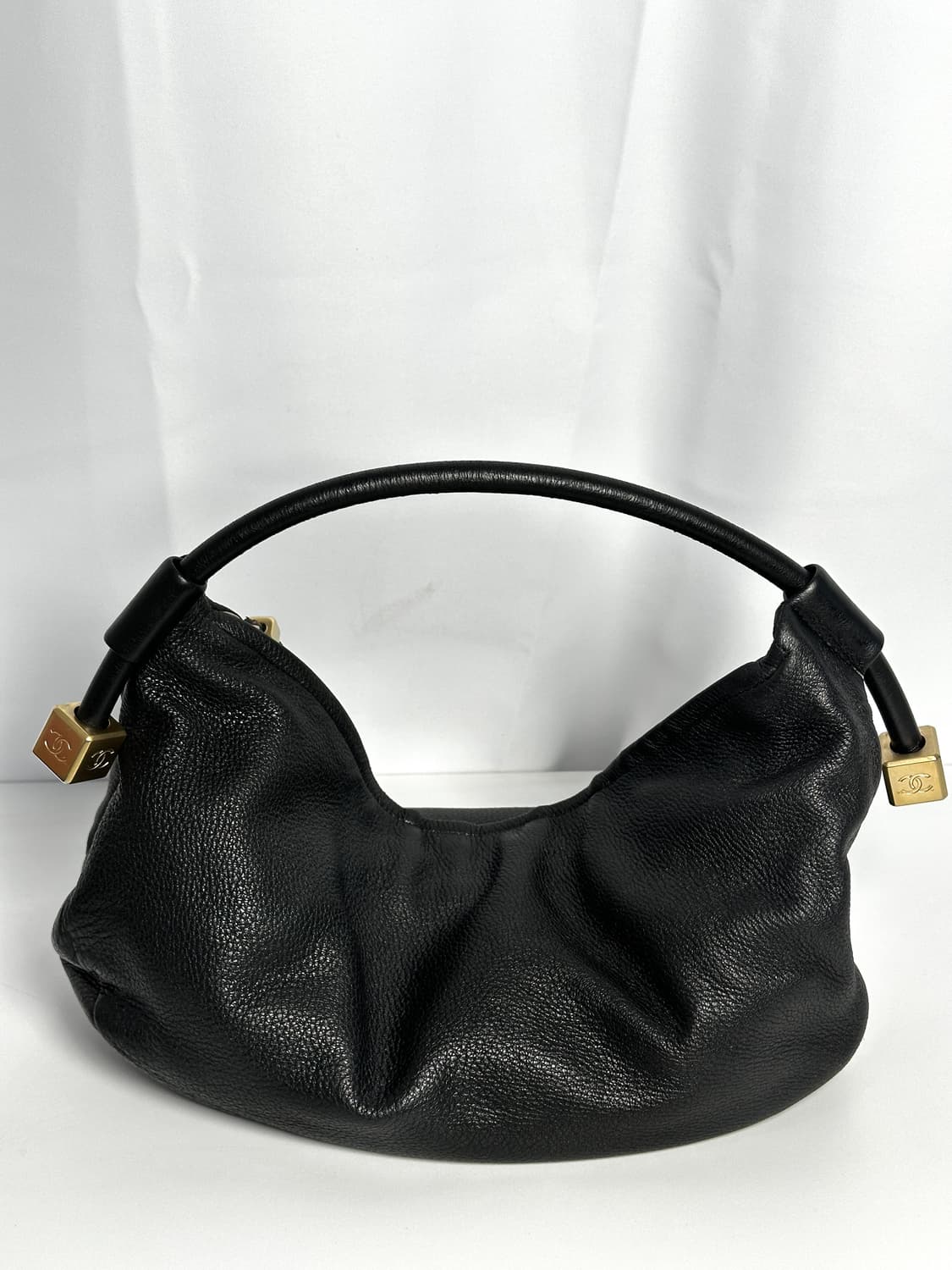 Chanel 블랙 레더 호보 숄더백 상품이미지5