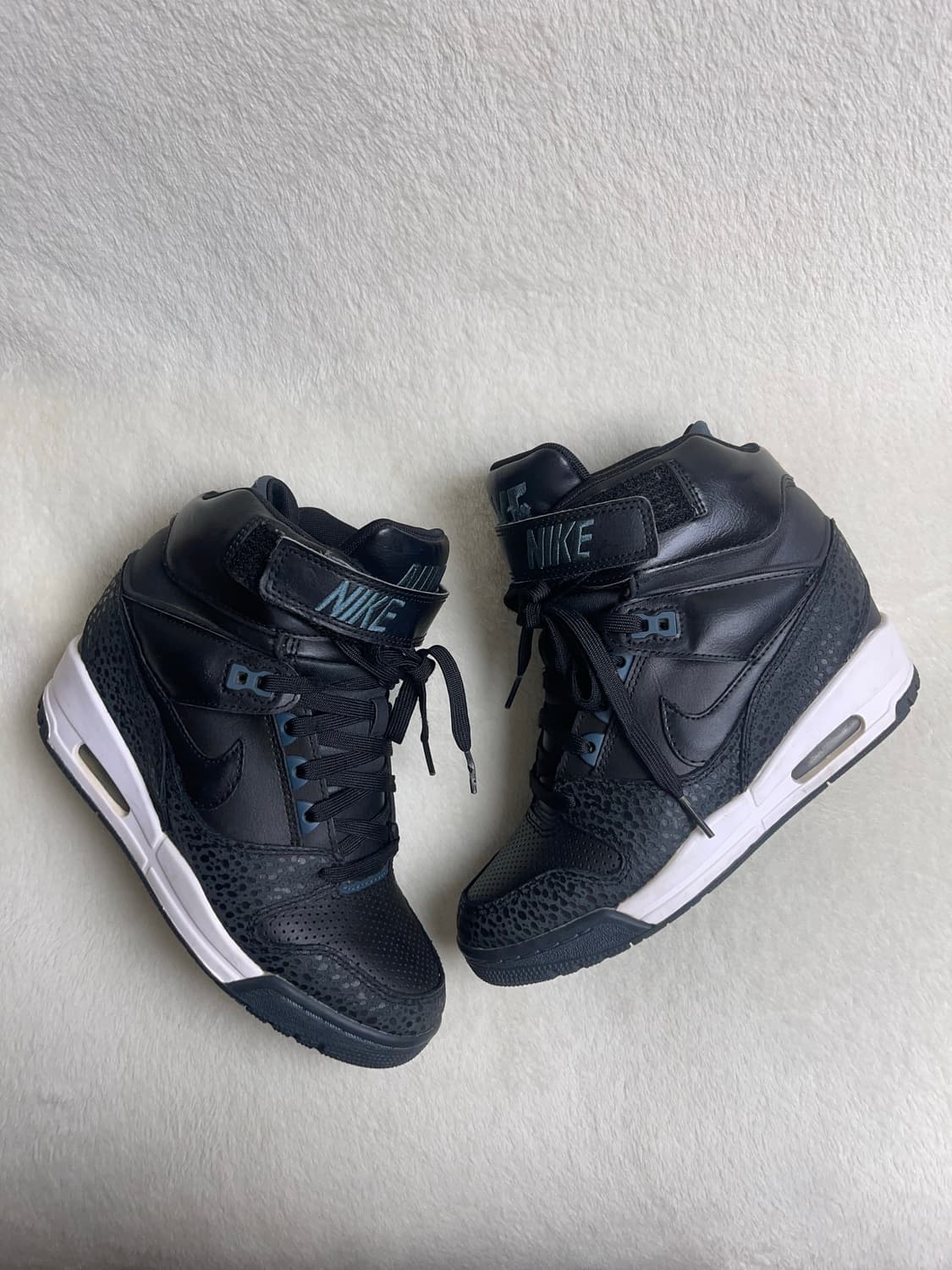 [235-240] 나이키 에어 레볼루션 스카이 하이 상품이미지1