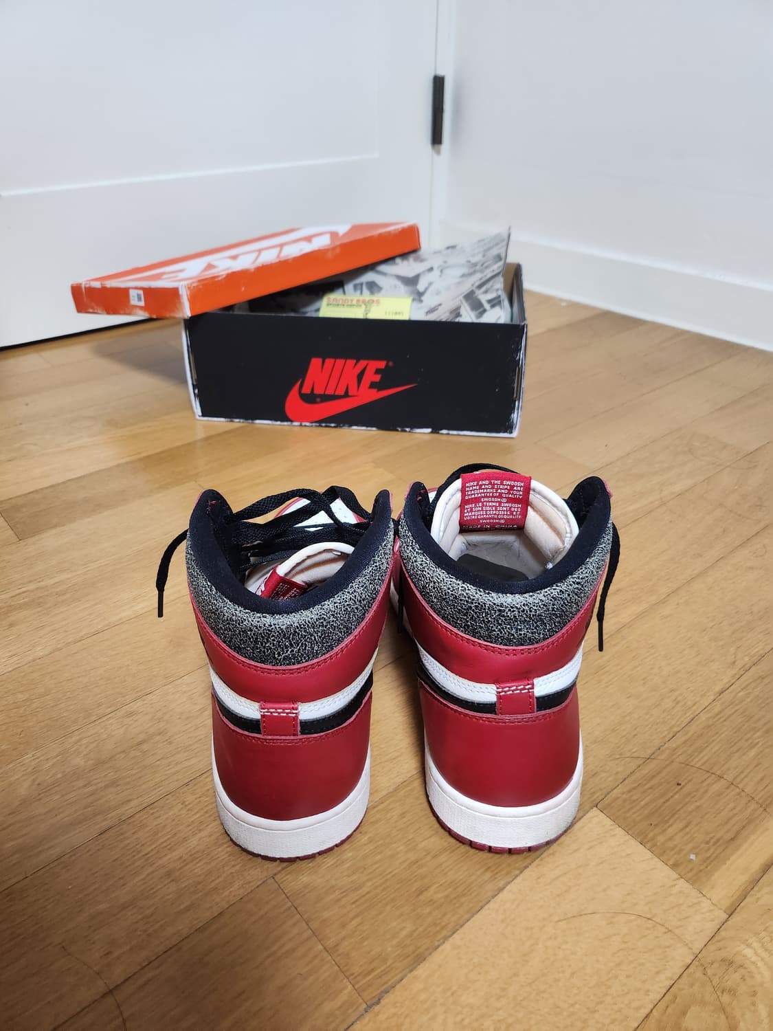 조던1 레트로 하이 OG 시카고 2022 275 상품이미지4