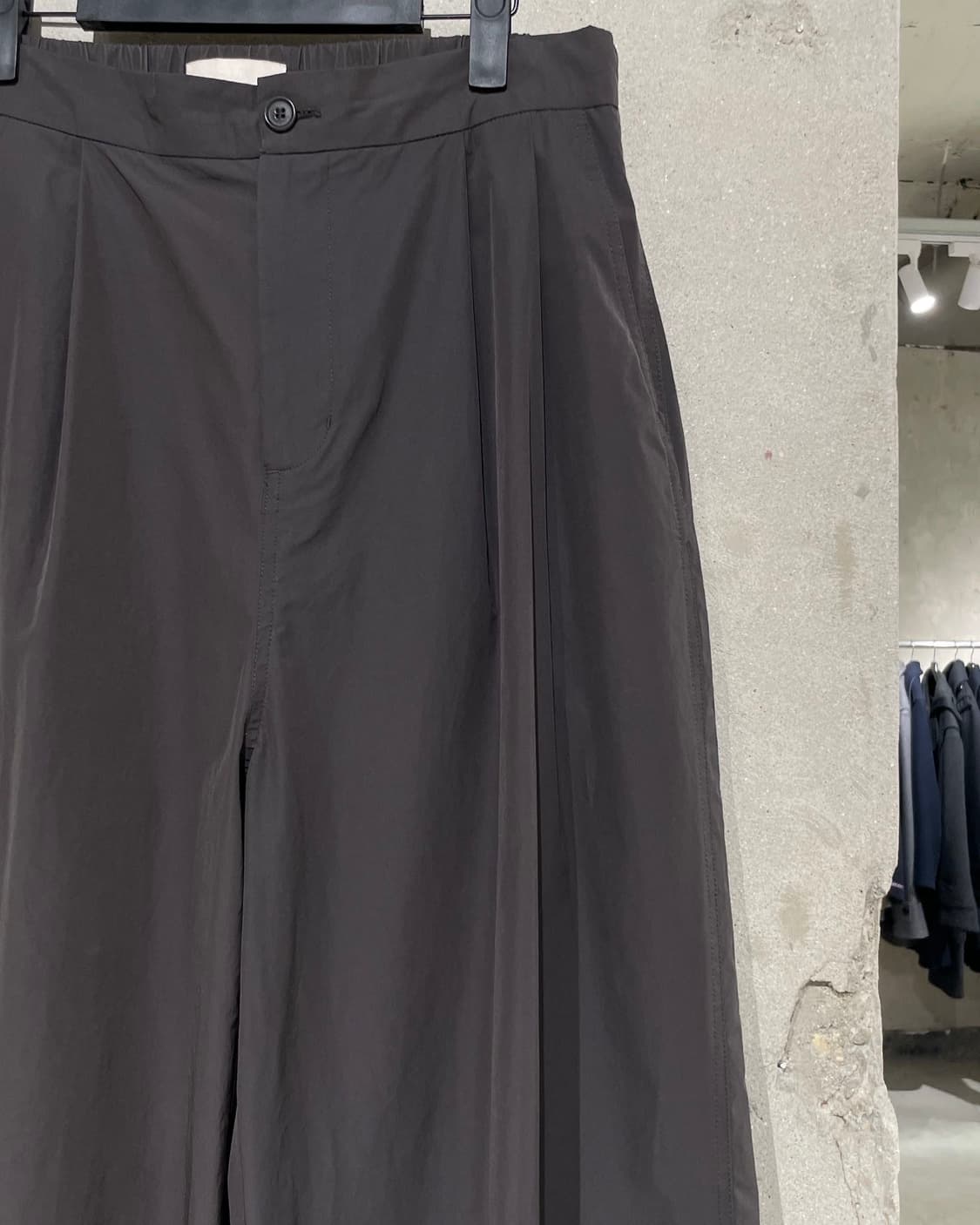 아모멘토 차콜 24S/S 투 턱 와이드 팬츠 상품이미지3
