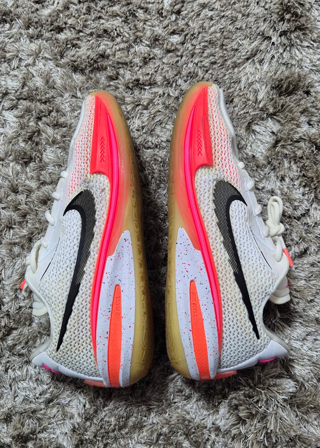 나이키 줌지티컷1 크림슨 화이트 (270) 교환X 상품이미지4