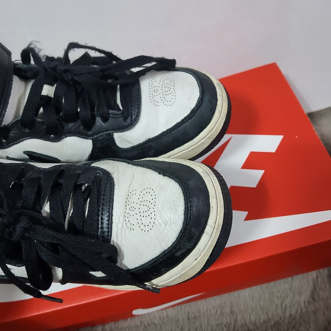 나이키 스투시 에어포스 미드 1 검흰 230 스니커즈 농구화 상품이미지4