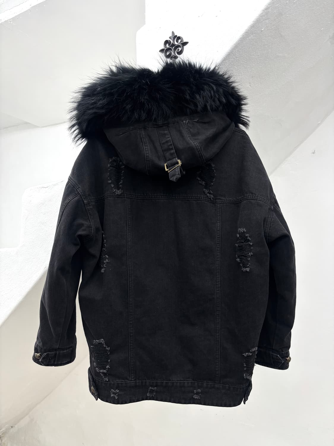 Fur trimmed distressed denim jacket  상품이미지10