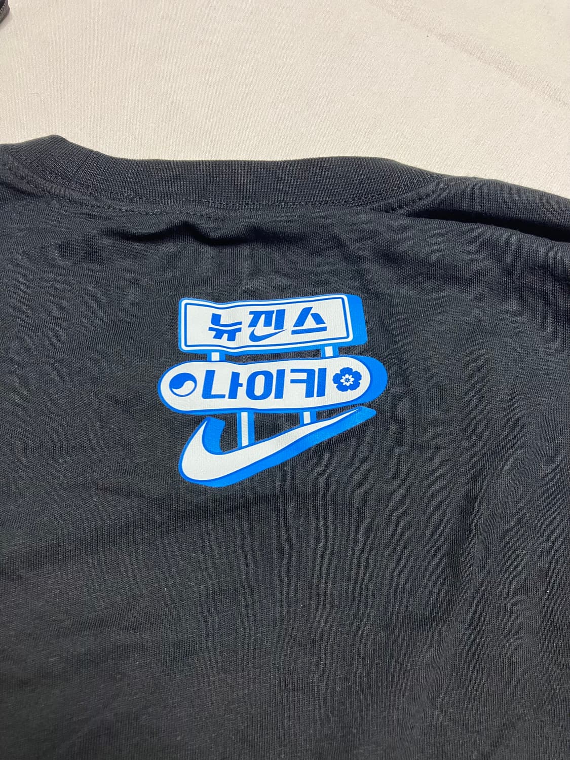나이키 X 뉴진스 한정 반팔 티셔츠 상품이미지4