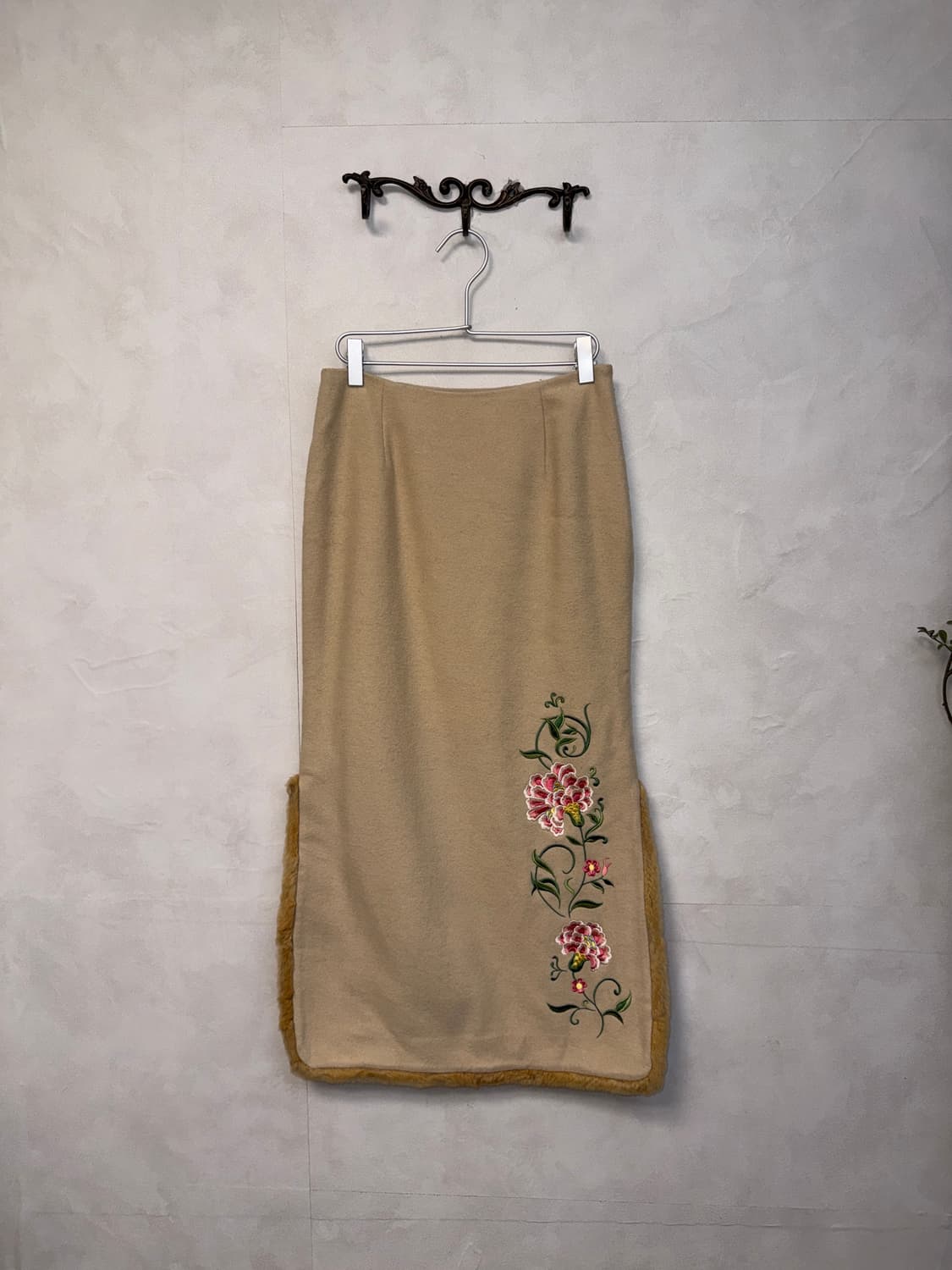 Beige oriental floral fur trimming skirt 상품이미지1