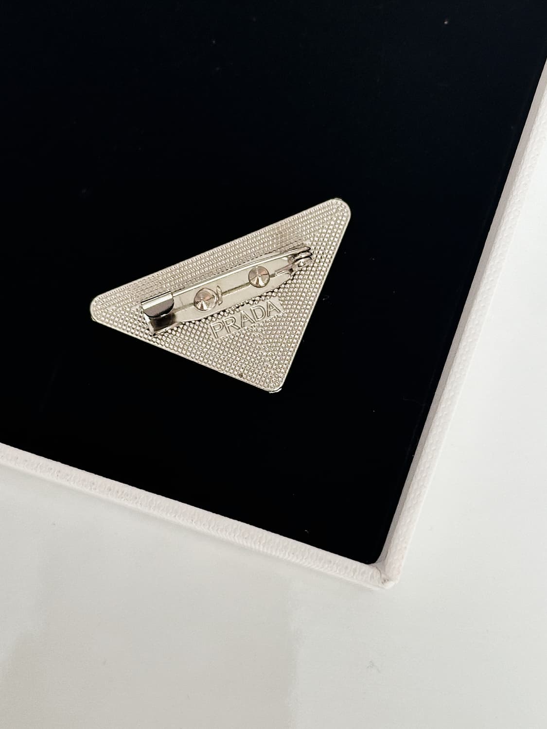 프라다 빈티지 업사이클링 메탈브로치 넥타이핀 상품이미지4