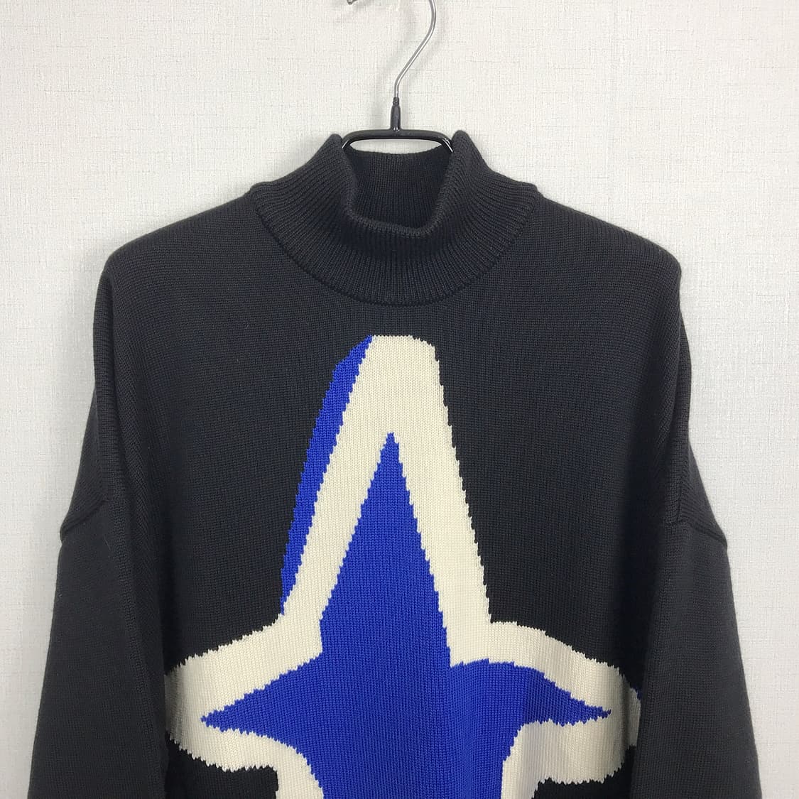 휴고보스 X 저스틴 테오도로 오버핏 터틀넥 니트 남성M 상품이미지3