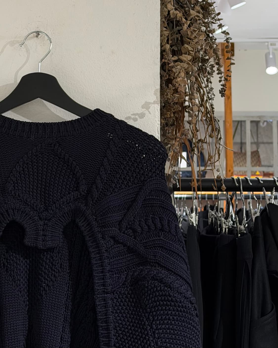 버버리 네이비 프론트 컷아웃 니트 상품이미지3