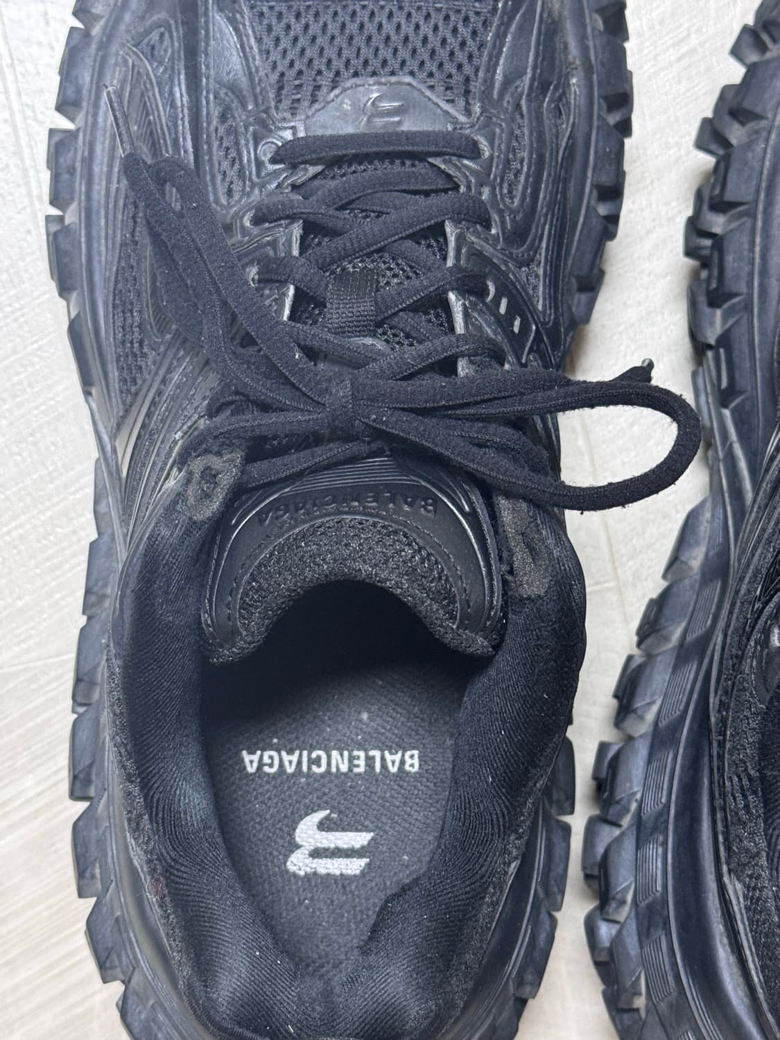 발렌시아가 디펜더 블랙 42 상품이미지2