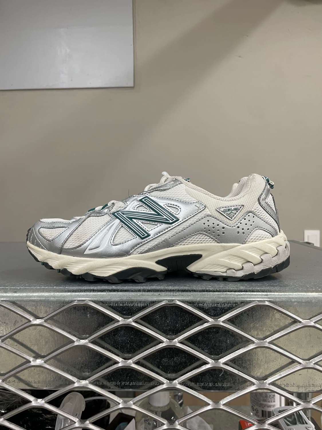 뉴발란스 610 메탈릭 실버 250 상품이미지1