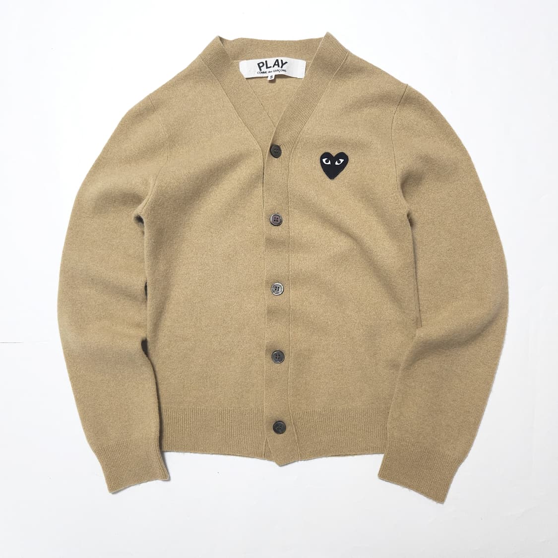 꼼데가르송 블랙 와펜 울 가디건 베이지 상품이미지1