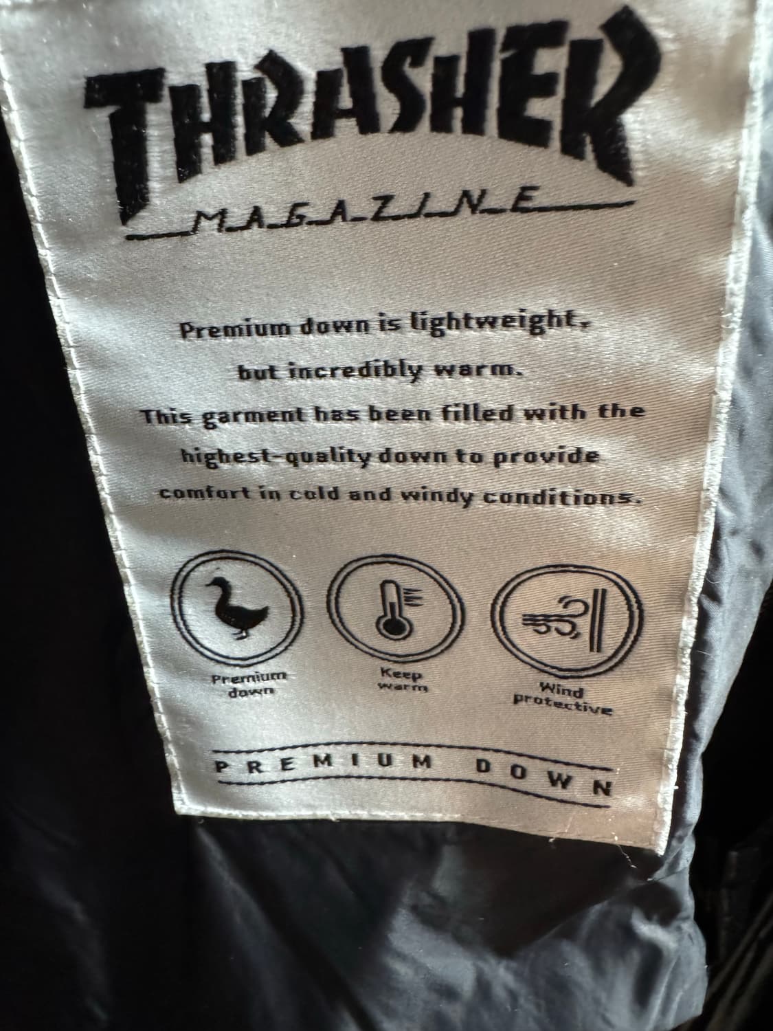 트레셔 매거진 블랙 유광 오리털 패딩 L 상품이미지4