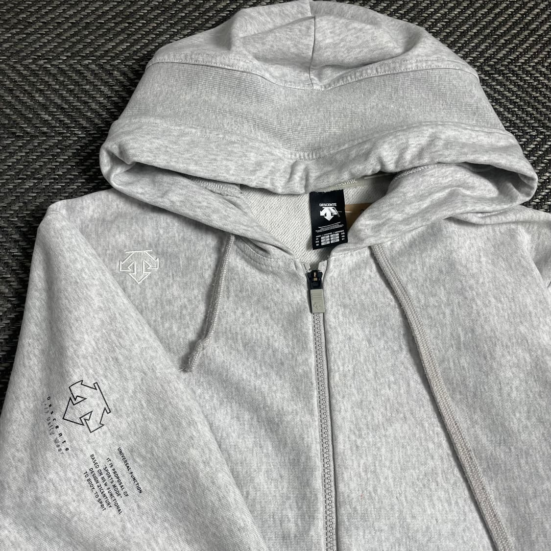 데상트 자수로고 그레이 후드집업o 4918 상품이미지5