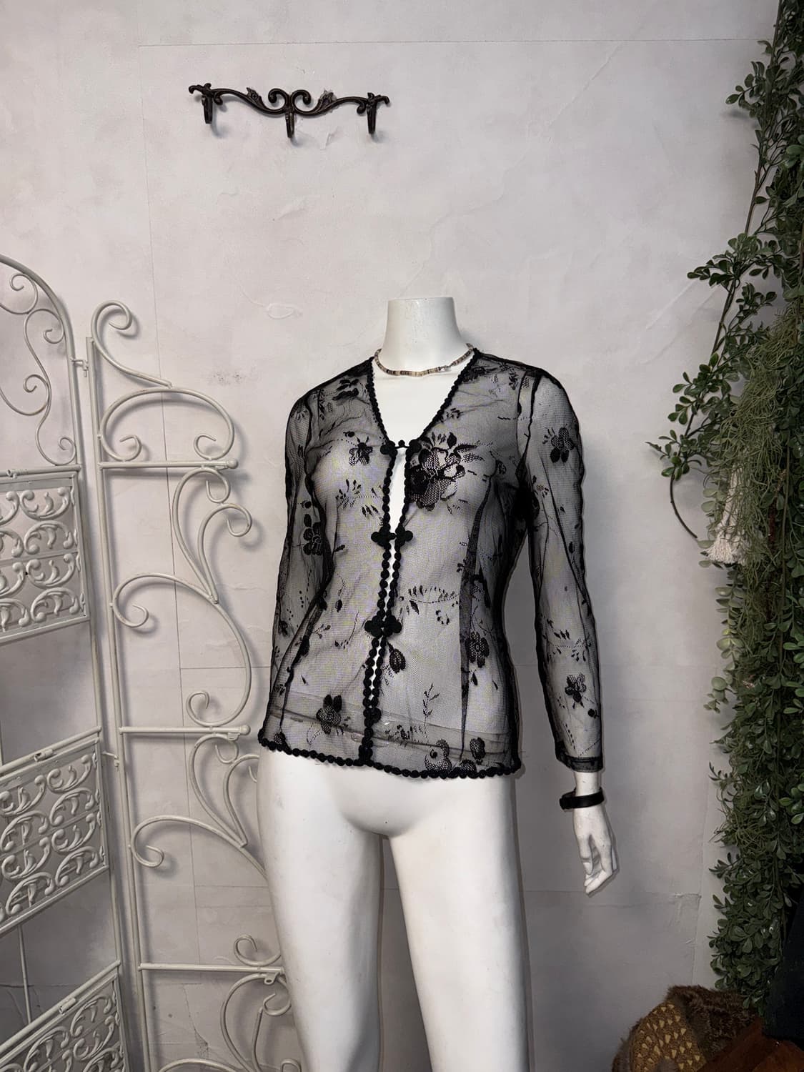 Black oriental floral lace button blouse 상품이미지1