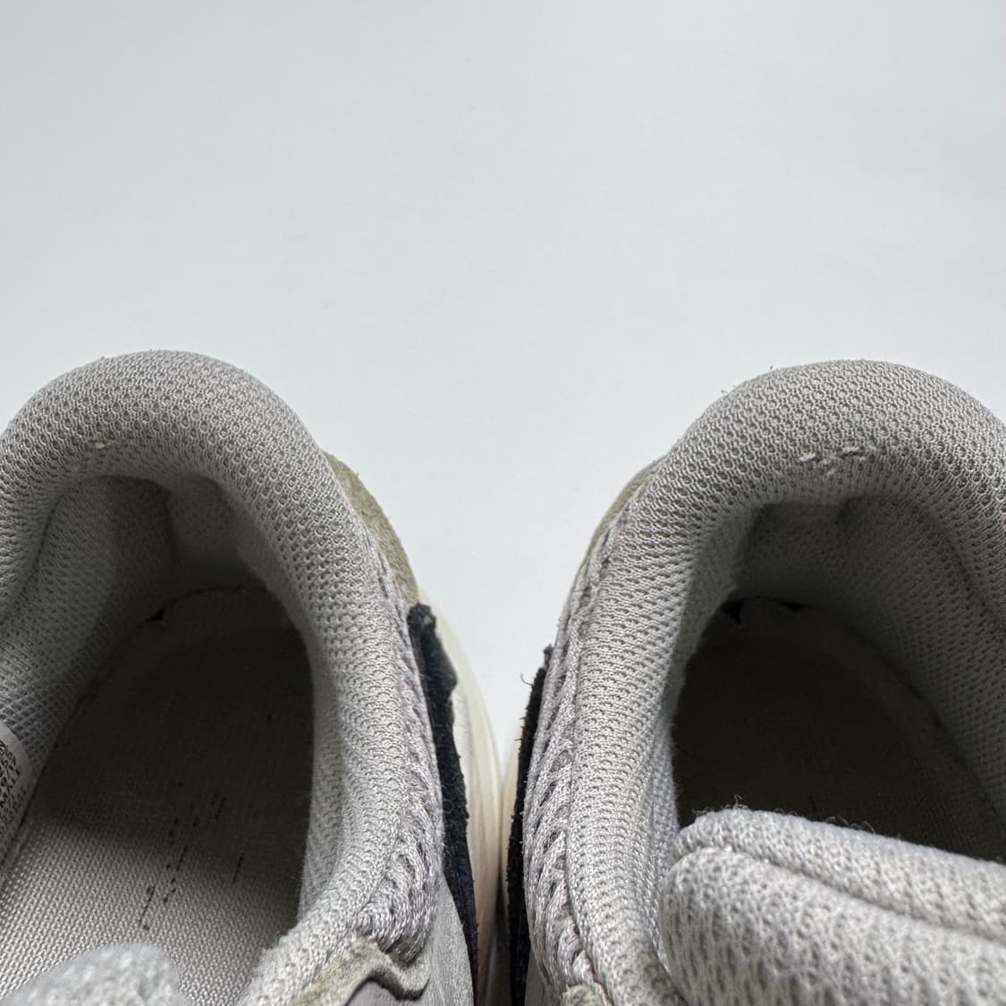 아디다스 이지부스트 700 웨이브 러너 상품이미지5