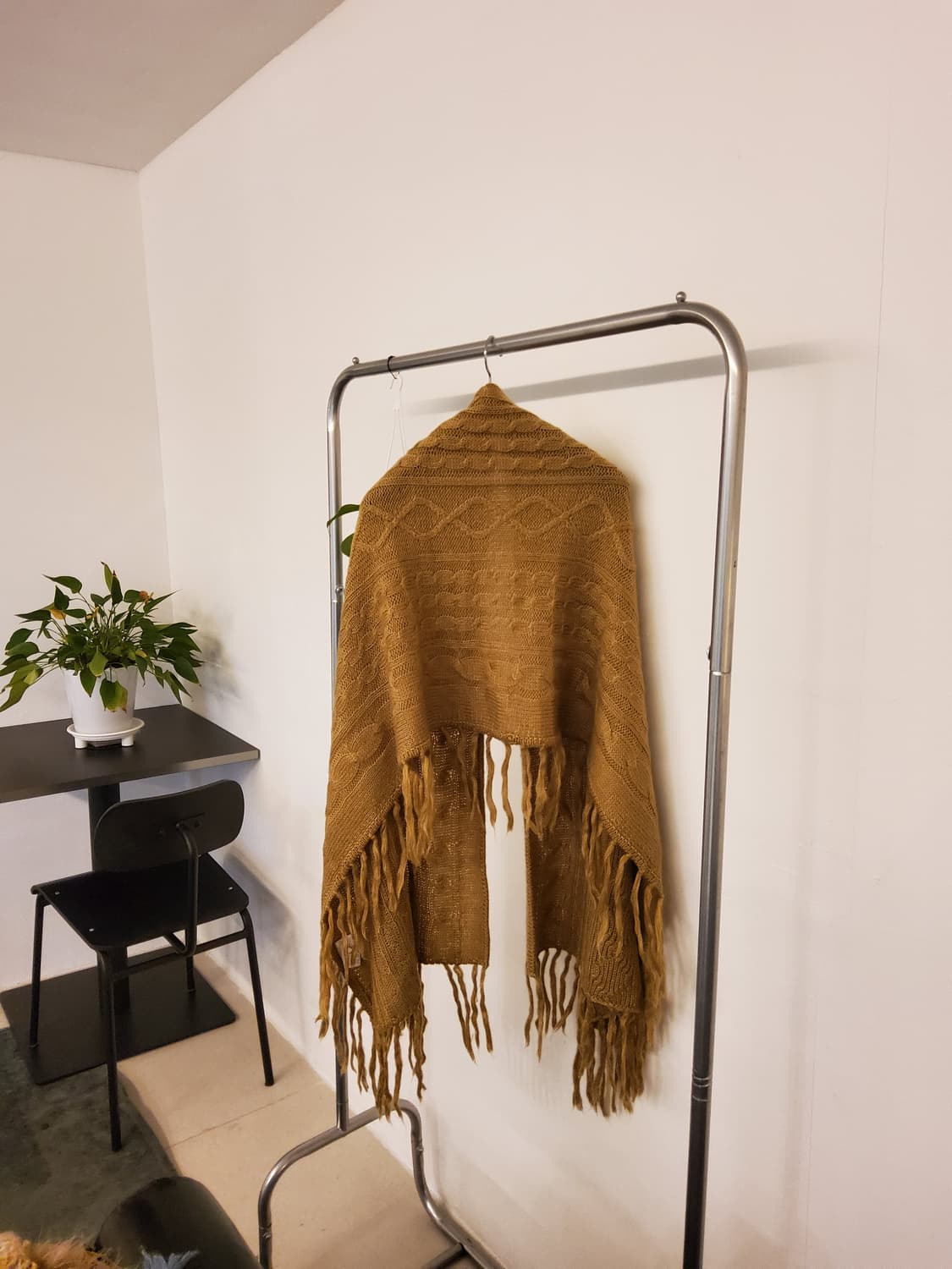 카멜 꽈배기 니트숄 상품이미지2