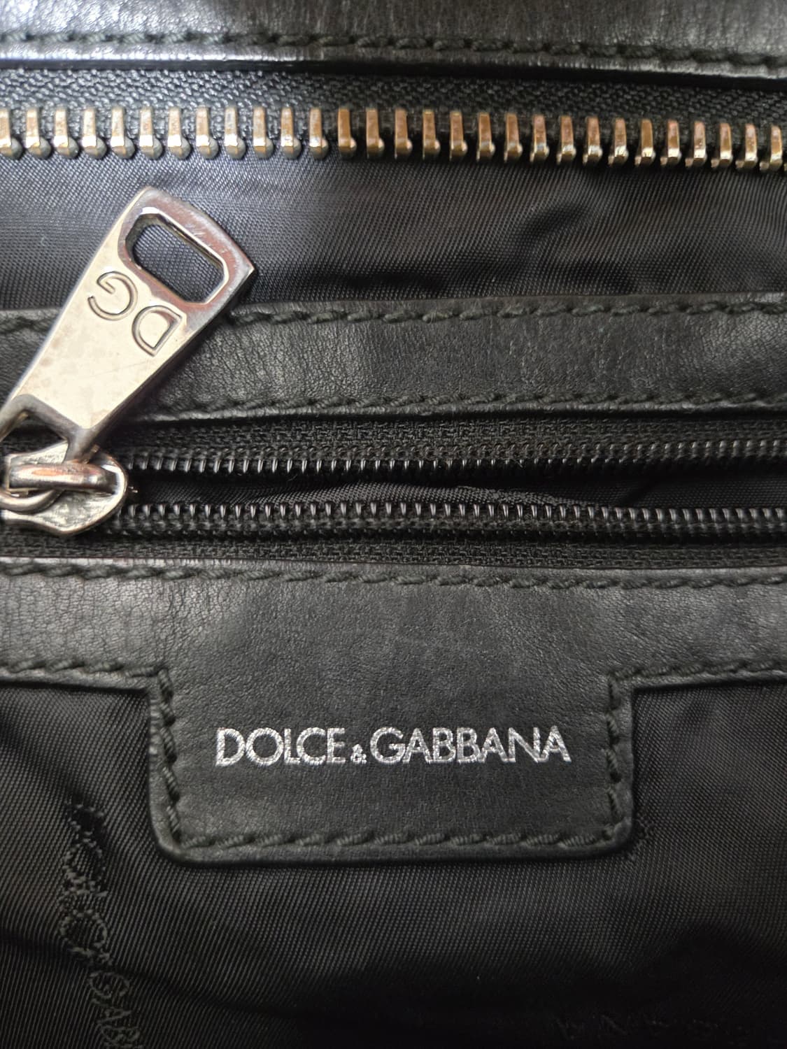 돌체앤가바나 가죽디테일 빅 플레이트 크로스백 상품이미지8