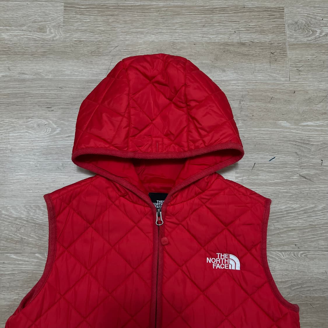 노스페이스 키즈 하프돔 후드 퀼팅 경량패딩 조끼 [레드] 150 상품이미지2