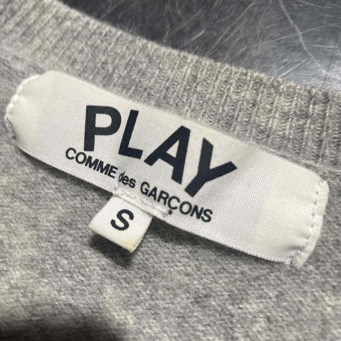 꼼데가르송 시그니처 블랙와펜 그레이컬러 가디건 상품이미지4