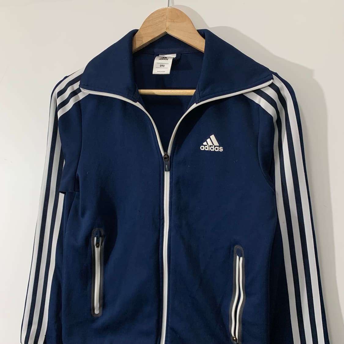 아디다스 퍼포먼스 이큅먼트 네이비 트랙탑 상품이미지2