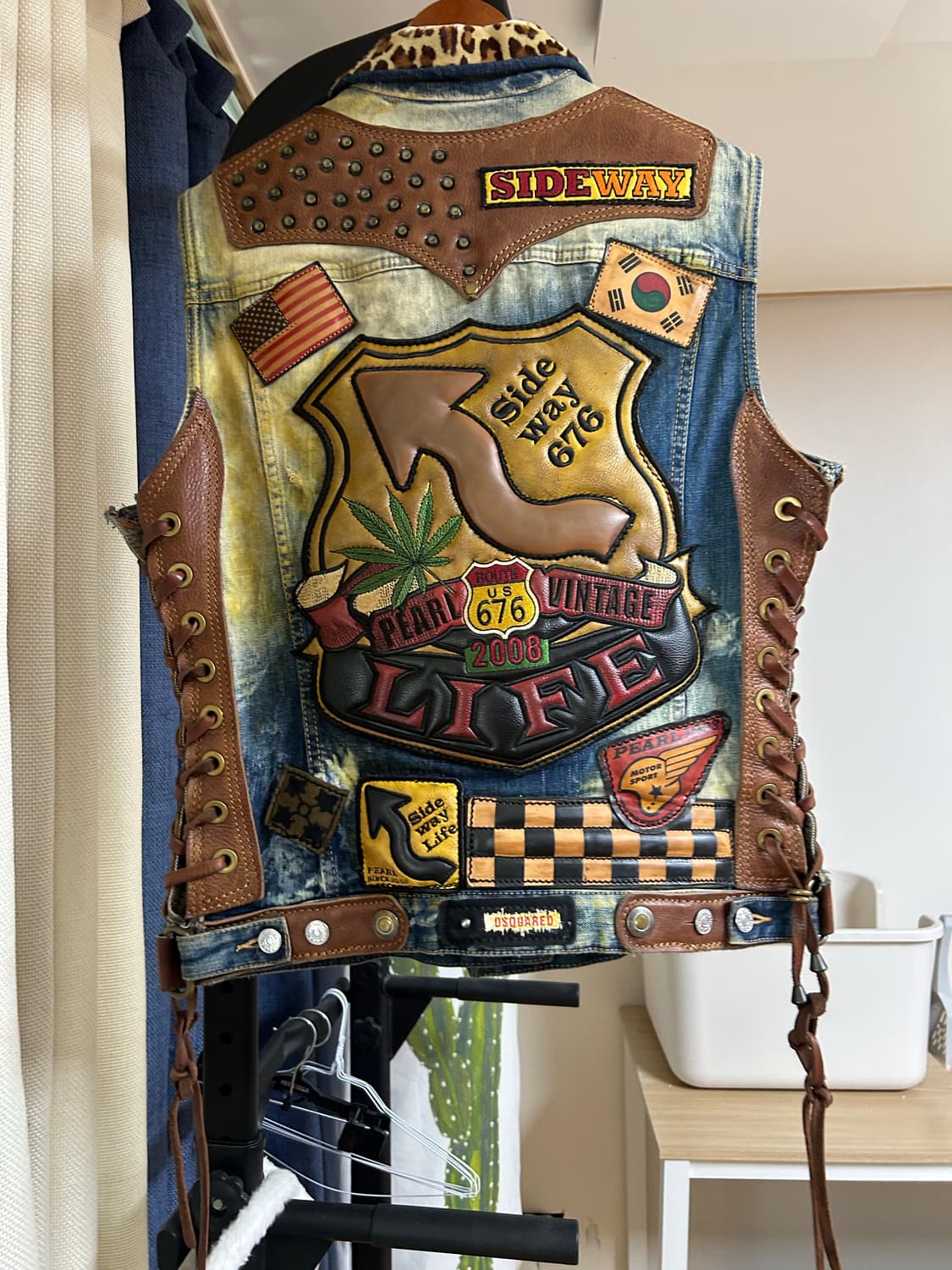 디스퀘어드2 커스텀 데님 빈티지 라이더 조끼 패치 워싱 상품이미지2