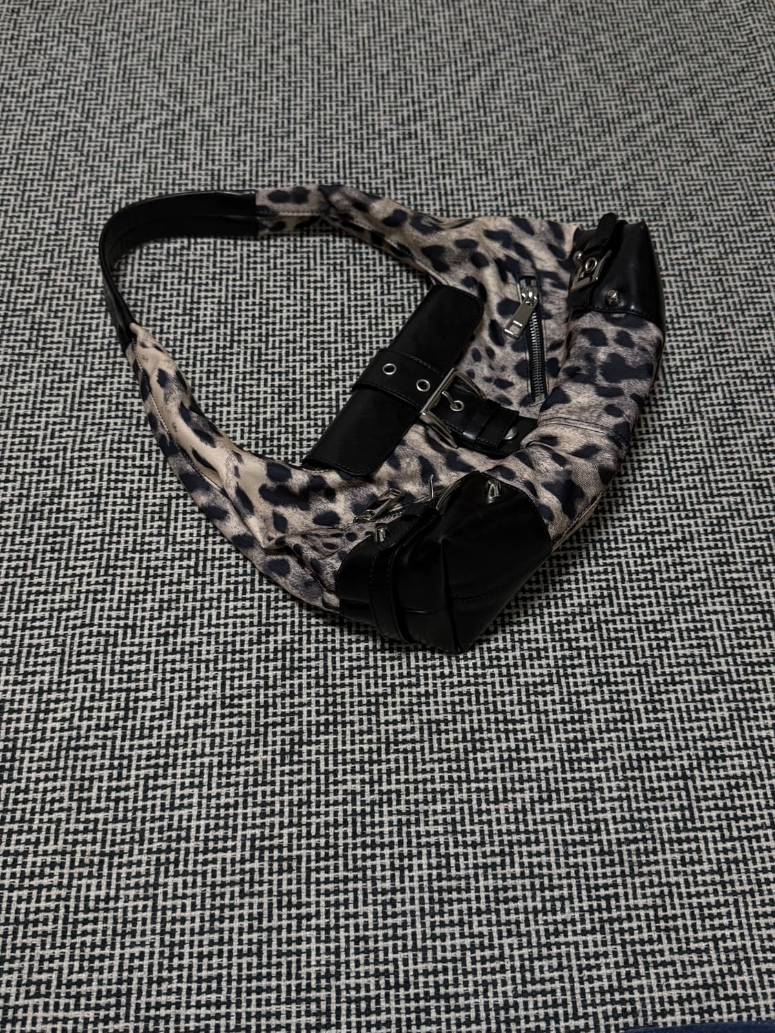 Notknowing Small Moto Hobo Bag 상품이미지1