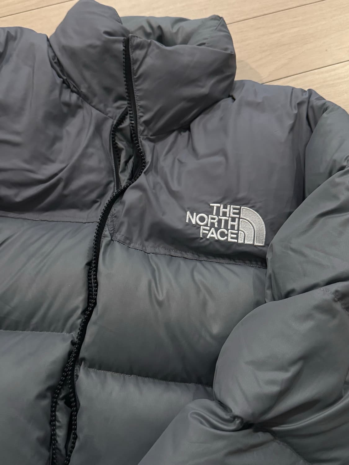 노스페이스 눕시 그레이 패딩 상품이미지2