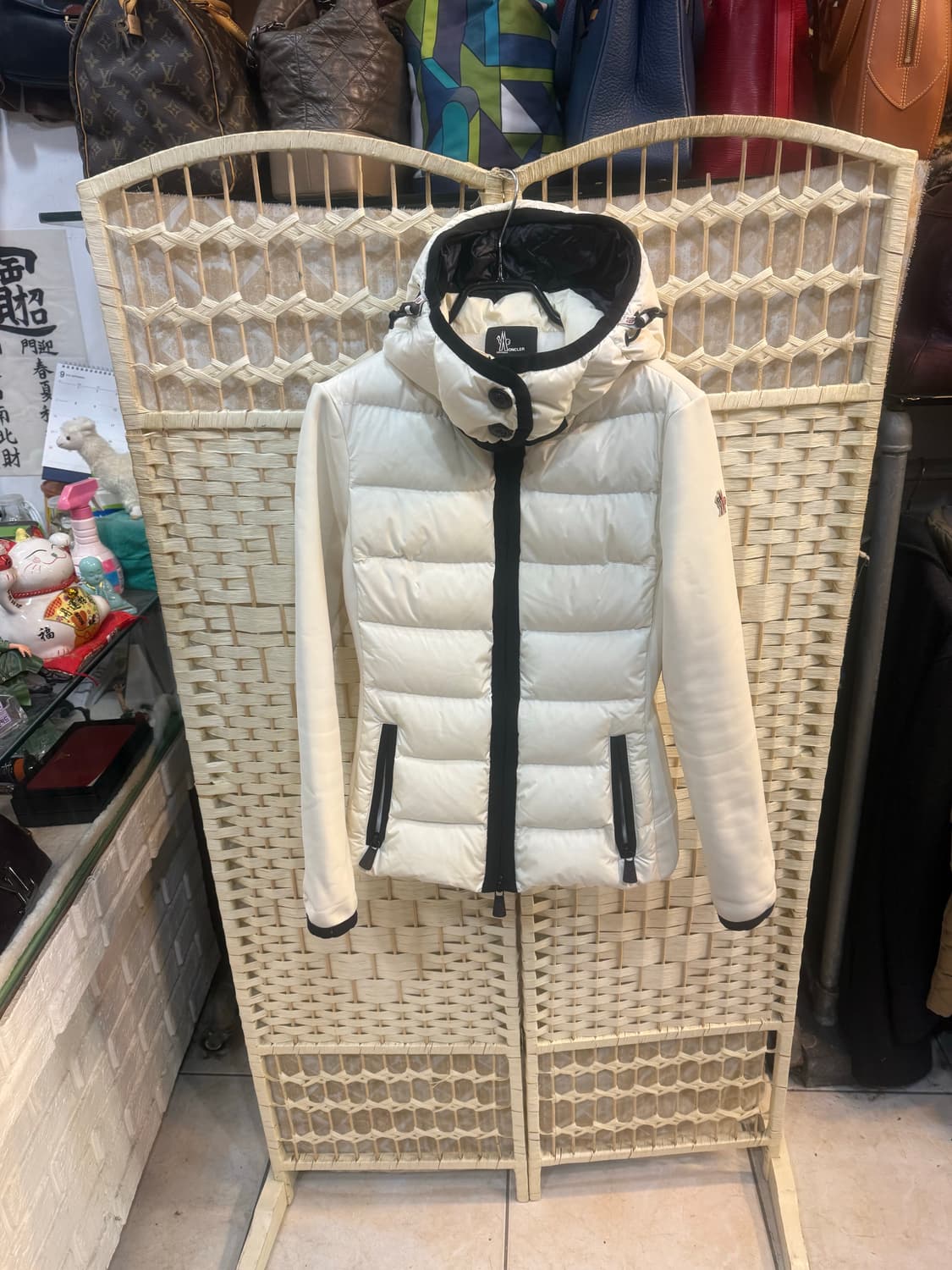 44 정품 몽클레어 그렉노블 패딩 팝니다 상품이미지1