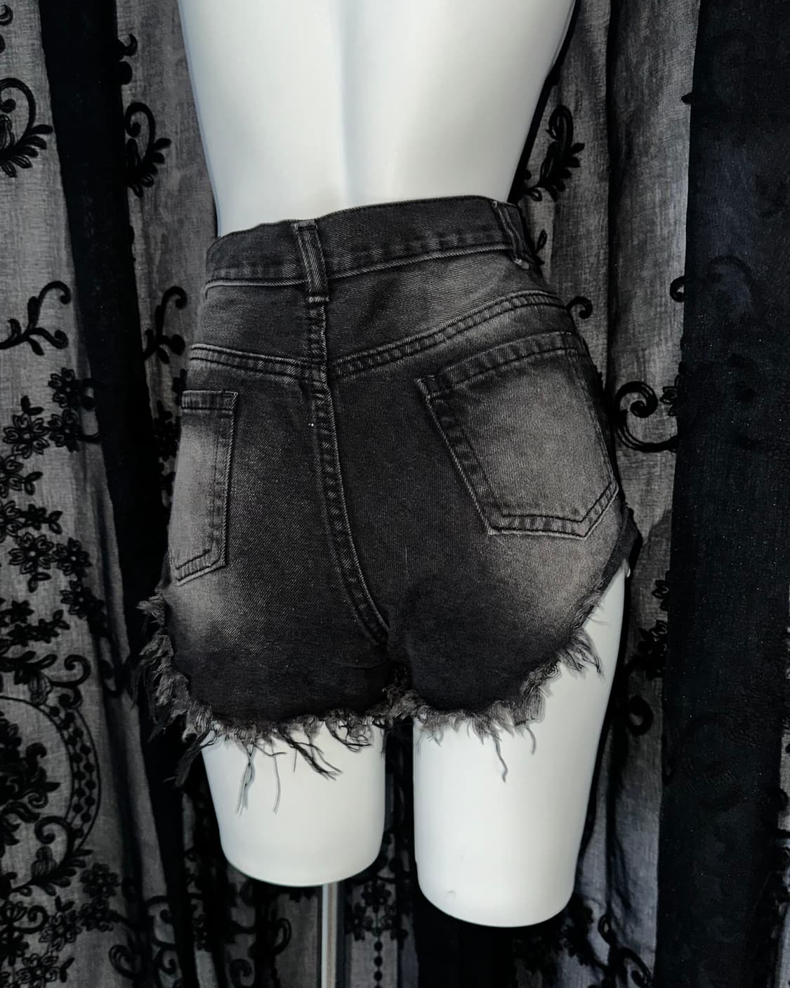 black washed frayed denim shorts 상품이미지4