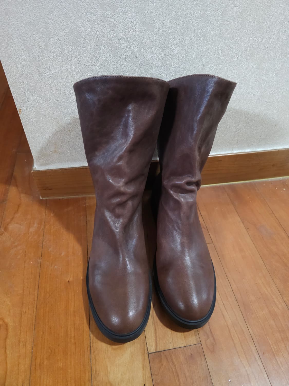 새상품)티클라쎄 브라운 가죽 미들부츠 255 상품이미지1