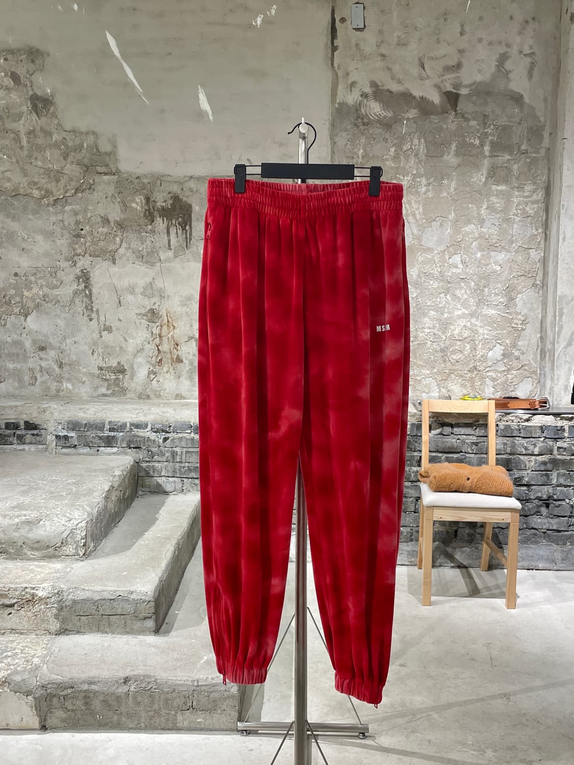 msgm 레드 스몰 로고 벨루어 조거 팬츠 상품이미지1