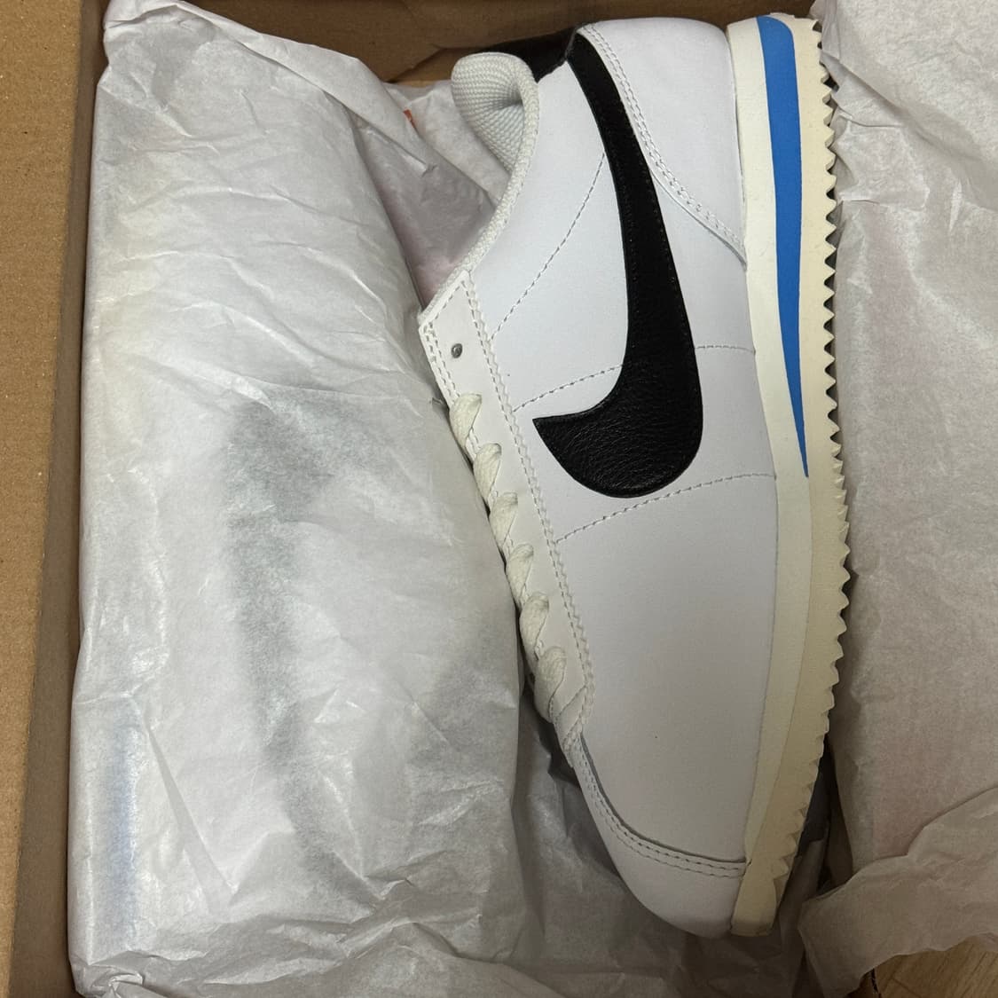 [225] 나이키 코르테즈 화이트 앤 블랙 상품이미지2