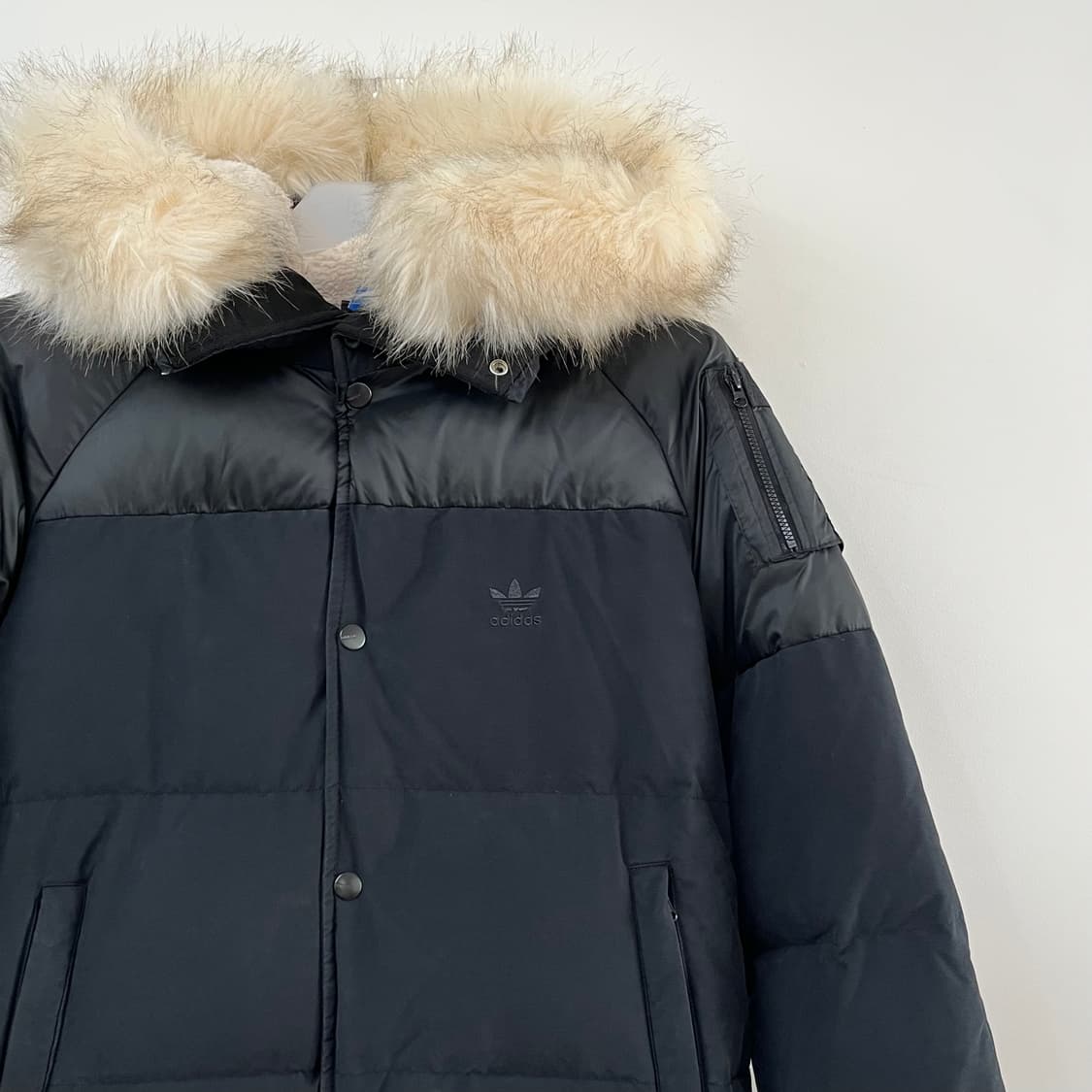 아디다스 자수로고 덕다운 블랙 숏 패딩 자켓 상품이미지4