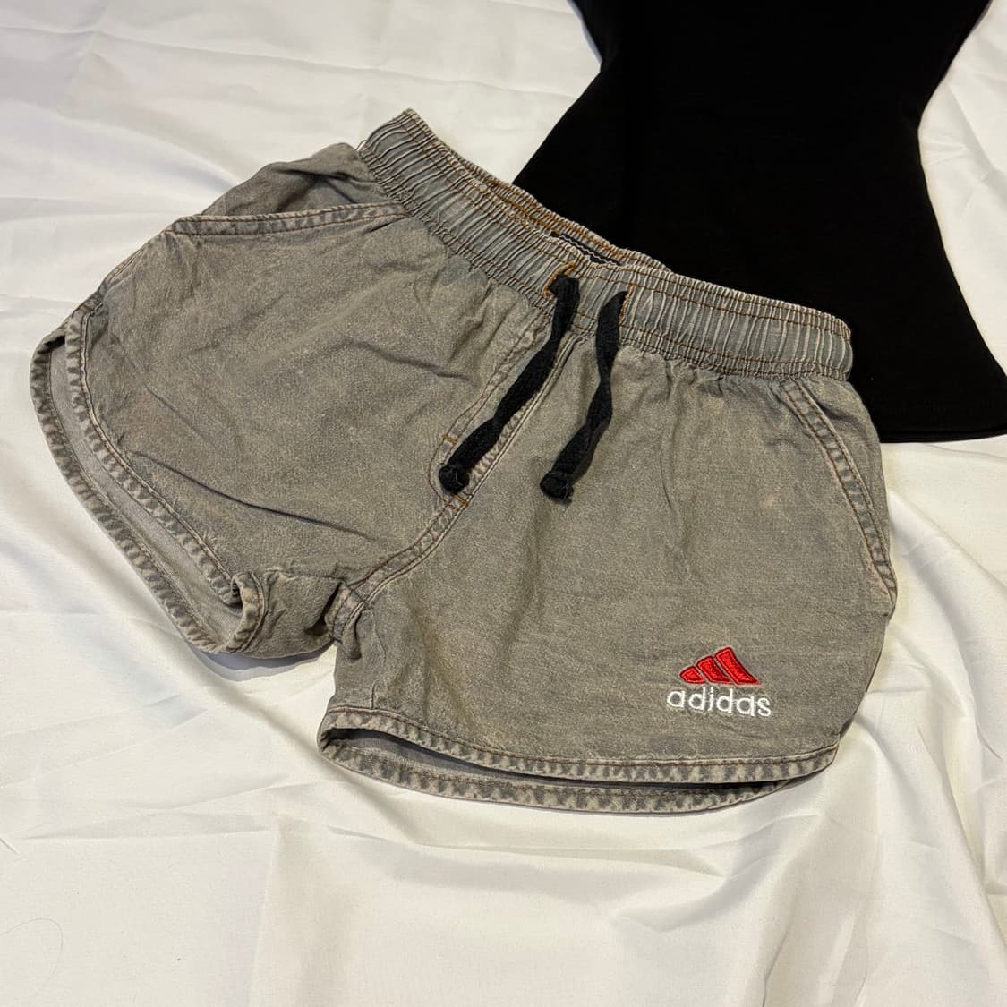 유일매물)빈티지 아디다스 그레이 데님 돌핀팬츠 숏팬츠 상품이미지1