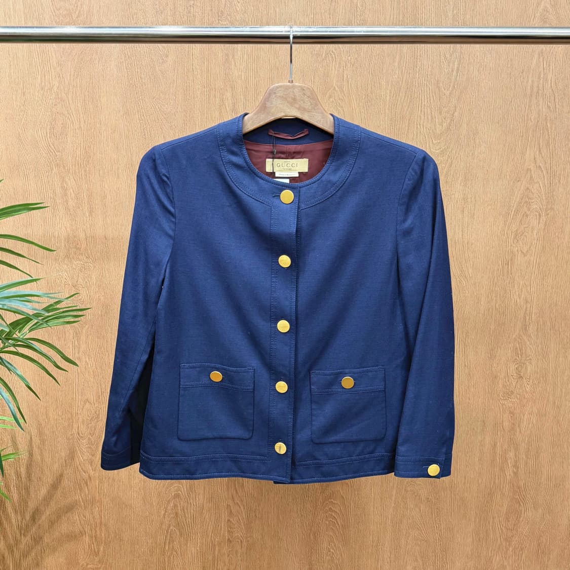 구찌 라운드넥 노카라 긴팔 자켓 골드 버튼 프론트 포켓 디테일 네이비 상품이미지1