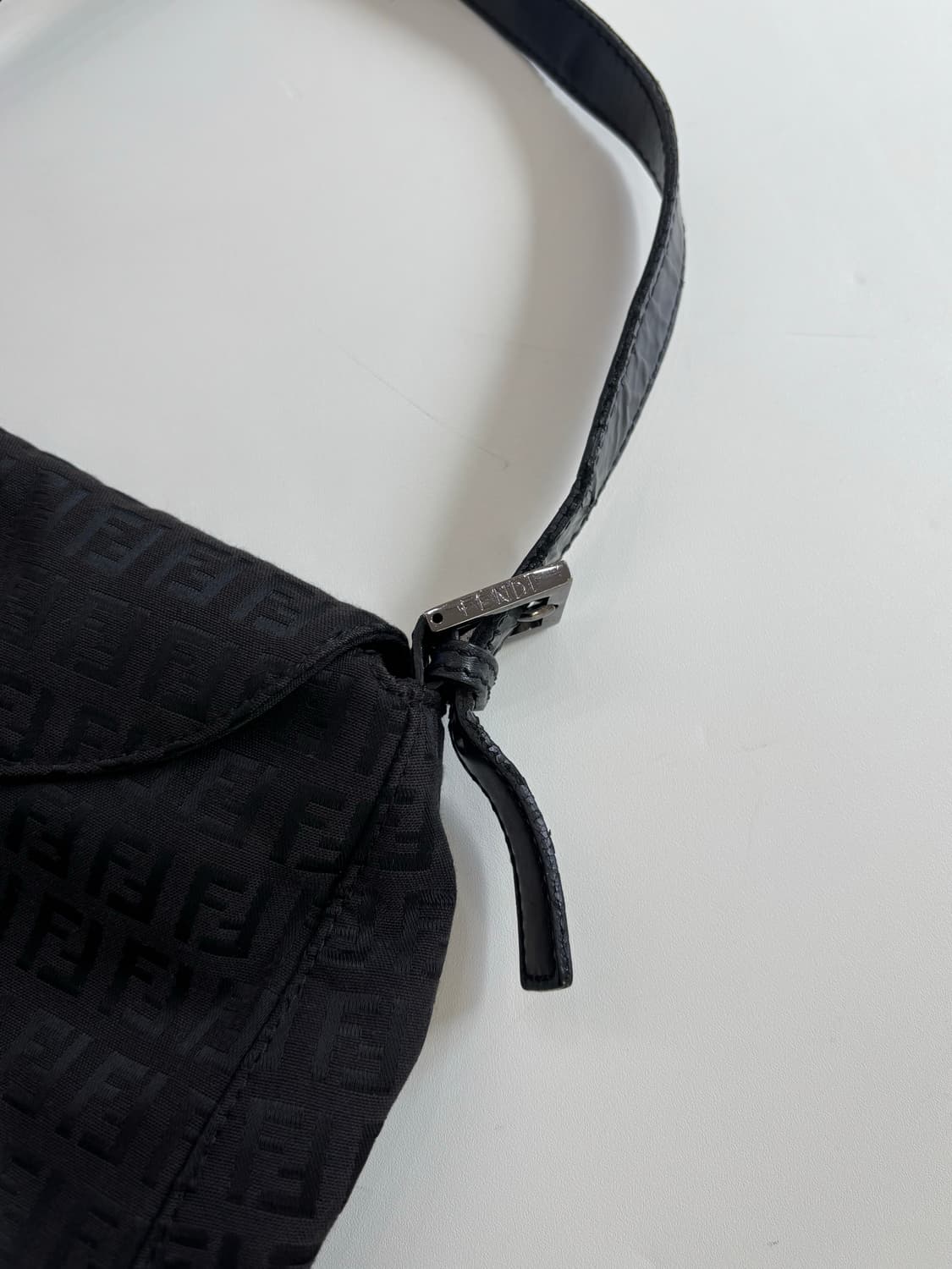 Fendi 펜디 블랙 주키노 맘마백 상품이미지3