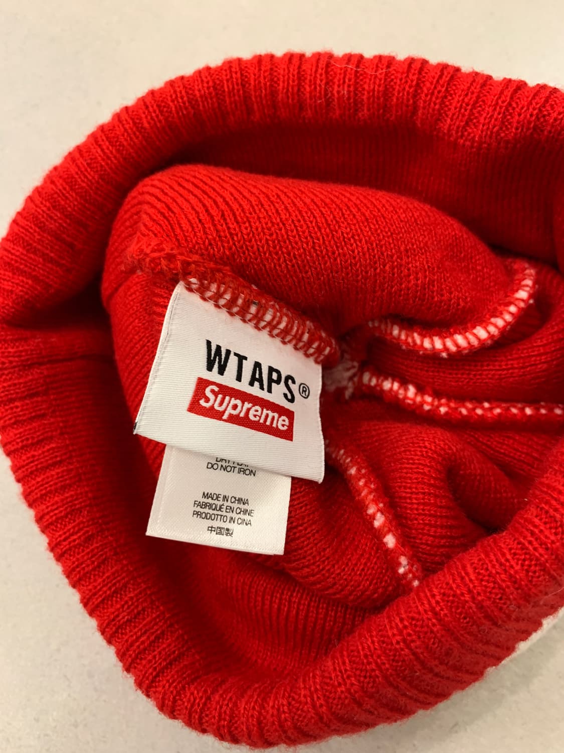 슈프림 x wtaps 비니 화이트레드 상품이미지5