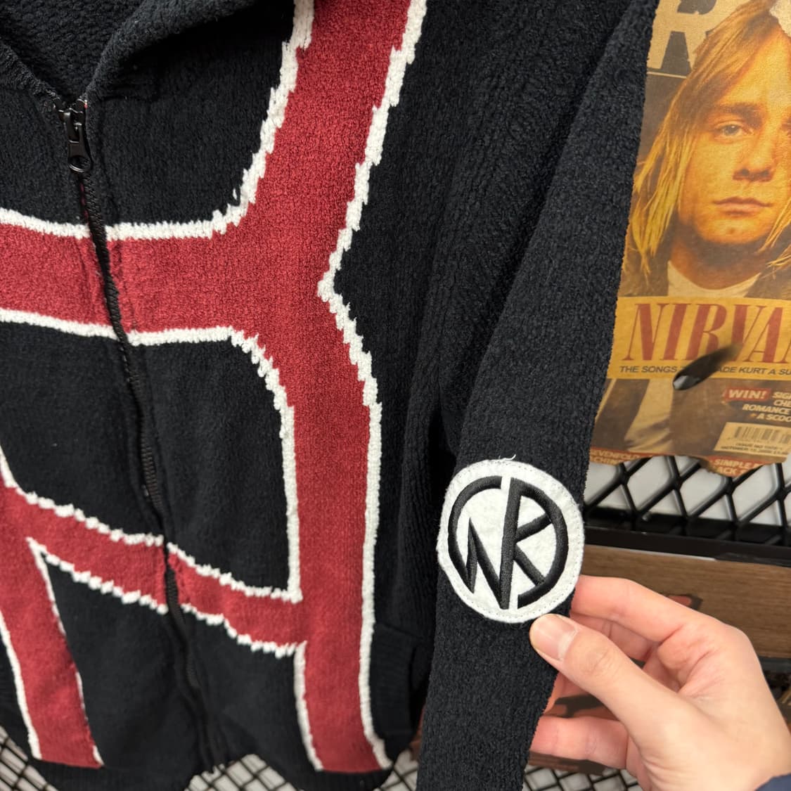 일본 애니메이션 킨니쿠맨 니트 후드 집업 전면 패턴 포인트 블랙 상품이미지5