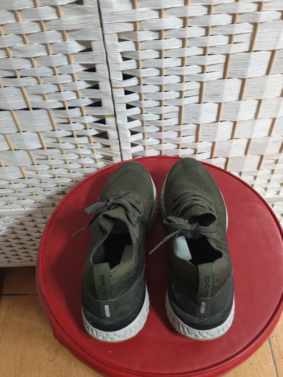 나이키 운동화 카키색 런닝화 250mm 상품이미지4