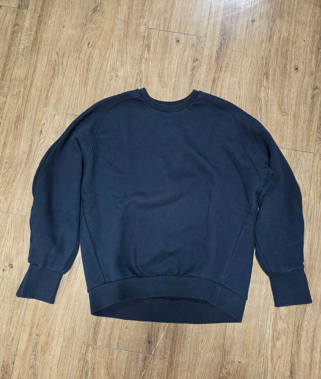 닐바이피 볼륨 맨투맨 스웻셔츠 네이비 남색 상품이미지2