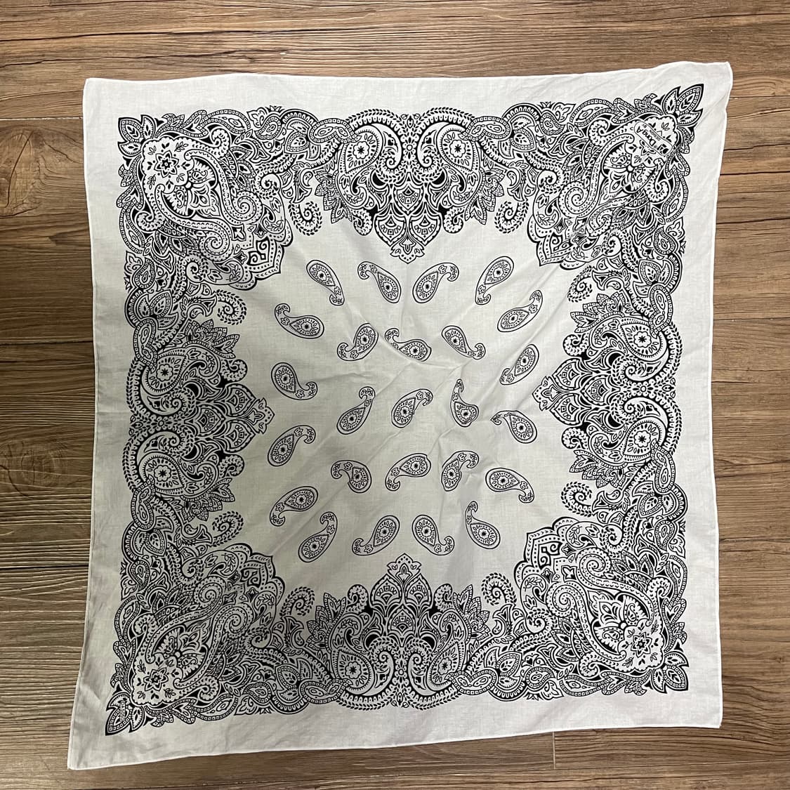 클래식 페이슬리 반다나/스카프(화이트) 상품이미지1