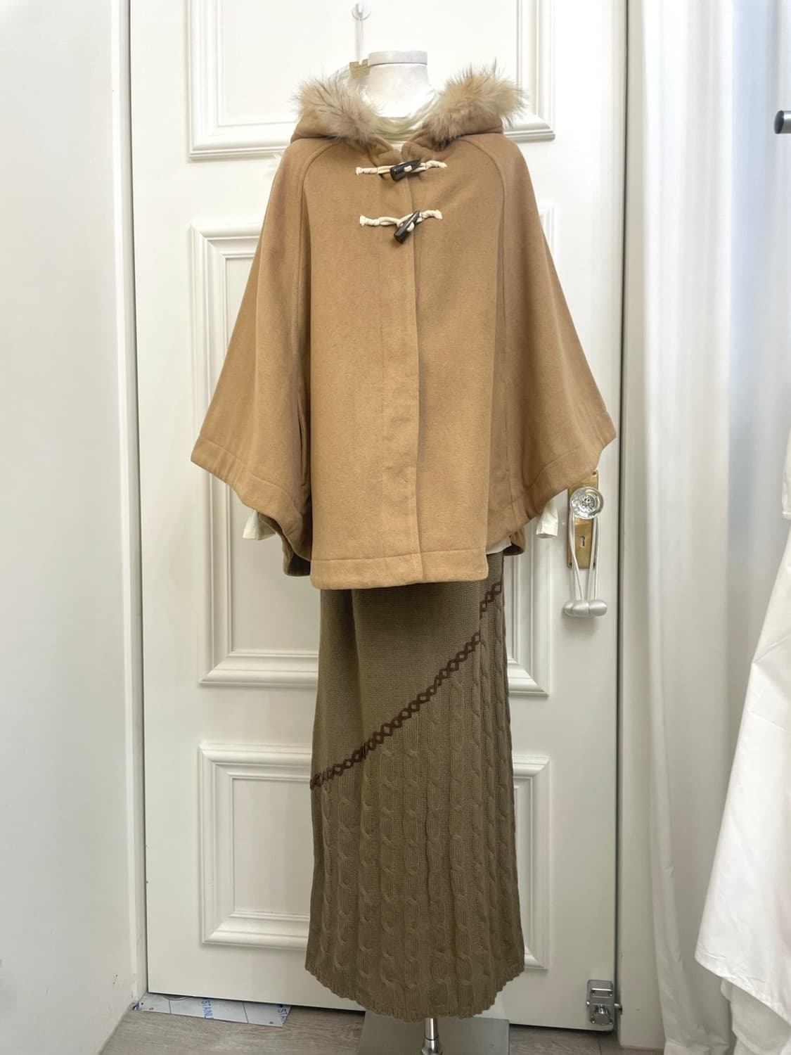 camel beige two button fur point cape co 상품이미지2